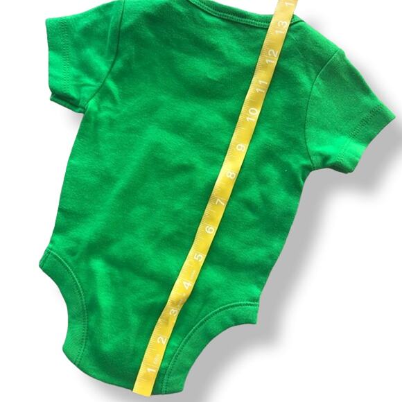 Old Navy Unisex Bodysuit Size 0-3 Months Kiss Me I'm Irish St. Patrick's Day NEW - Picture 6 of 7